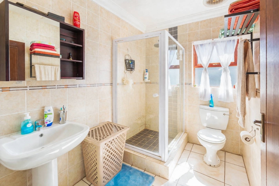 To Let 5 Bedroom Property for Rent in Melodie North West